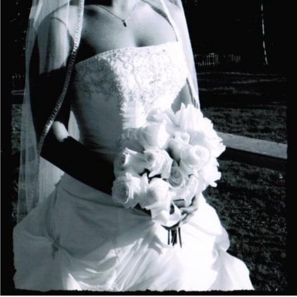 Wedding dress - Picture 1 of 5